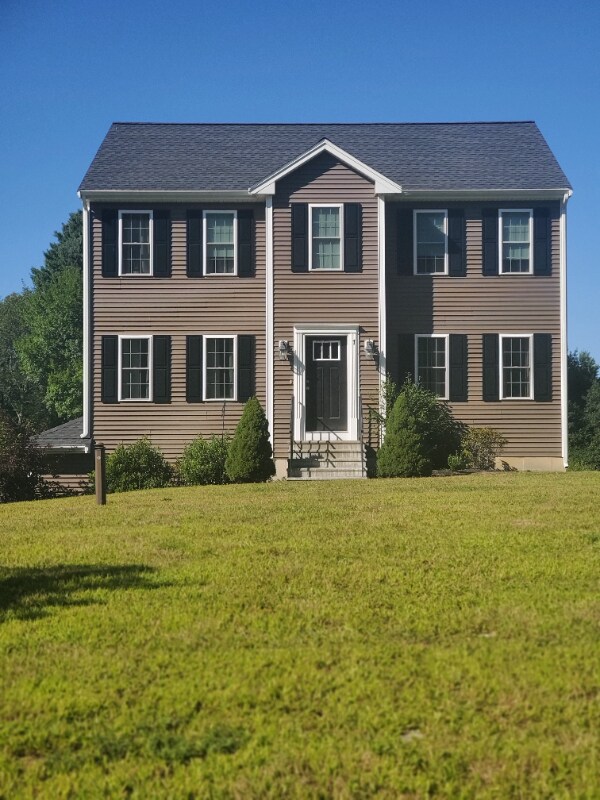 Primary Photo - 7 Shamrock Ln
