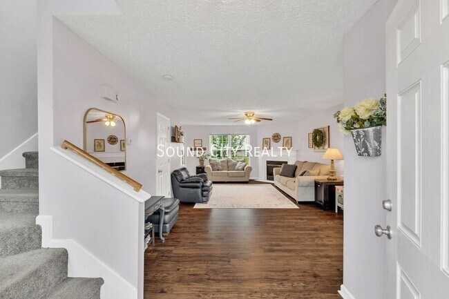 Building Photo - 1233 Twin Cir Dr