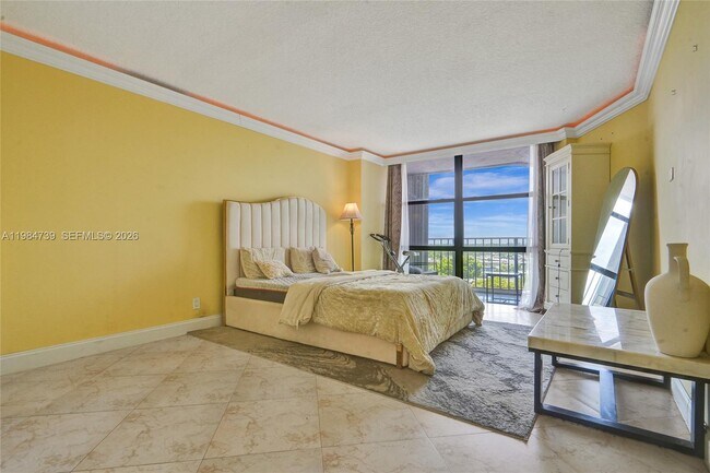 Building Photo - 800 Parkview Dr