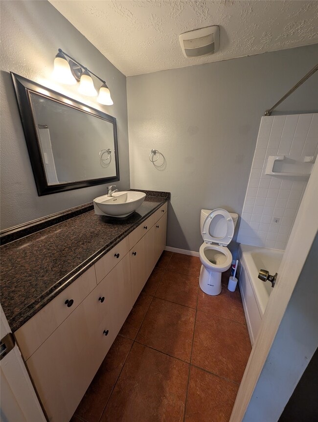 Building Photo - 23107 Summergate Dr