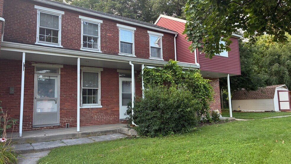 Building Photo - 164 S River St