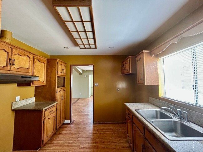 Building Photo - Beautiful 3 Bed Home For Rent!