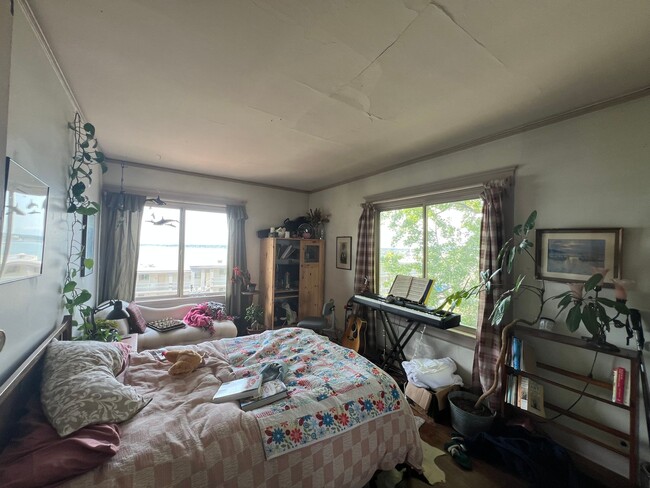 Building Photo - Studio apartment near WWU!