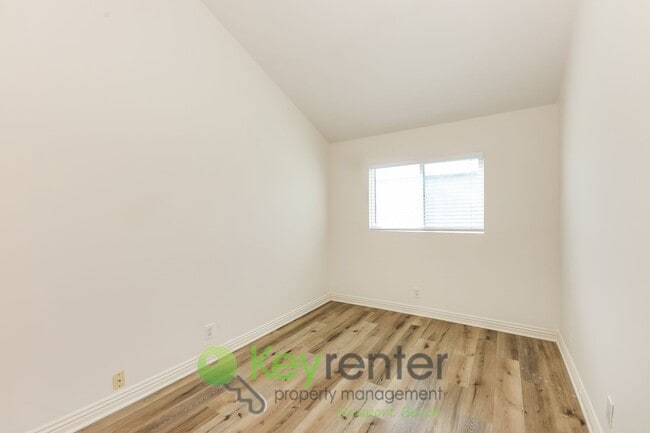 Building Photo - 210 33rd St