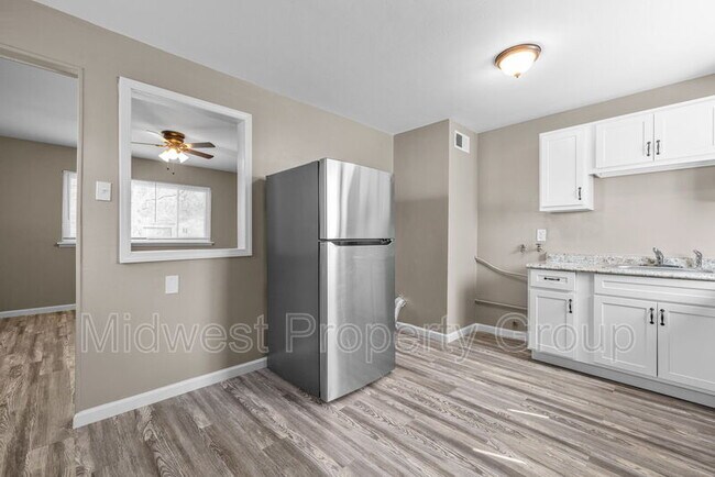 Building Photo - 15 Juno Dr