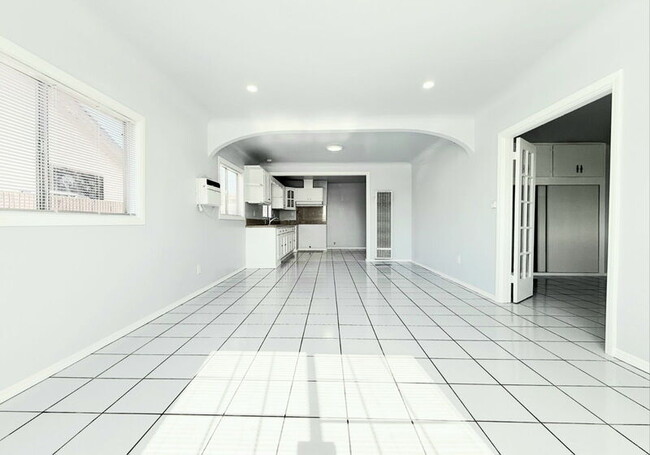 Building Photo - 2515 Illinois Ave