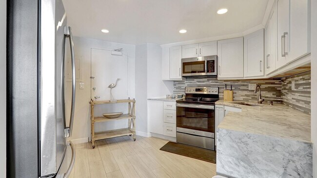 Building Photo - 3800 Galt Ocean Dr