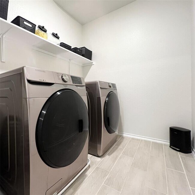 Building Photo - 13205 Nancy Reagan St