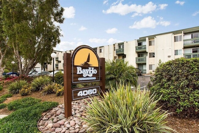 Building Photo - Modern Studio in BayHo - Can come fully furnished or unfurnished!