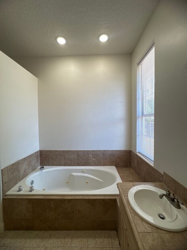 Building Photo - LIVE IN LUXURY Beautiful 4-bedroom, 2-bath Home