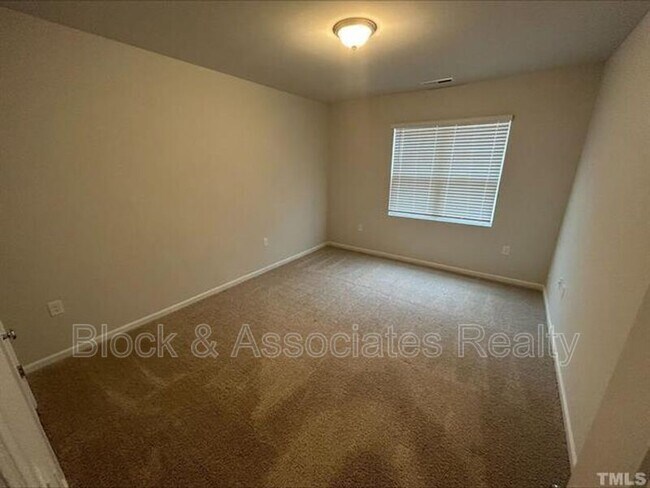 Building Photo - 29 Verona Dr