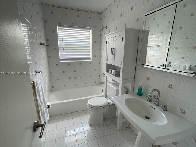 Building Photo - 1420 Baracoa Ave