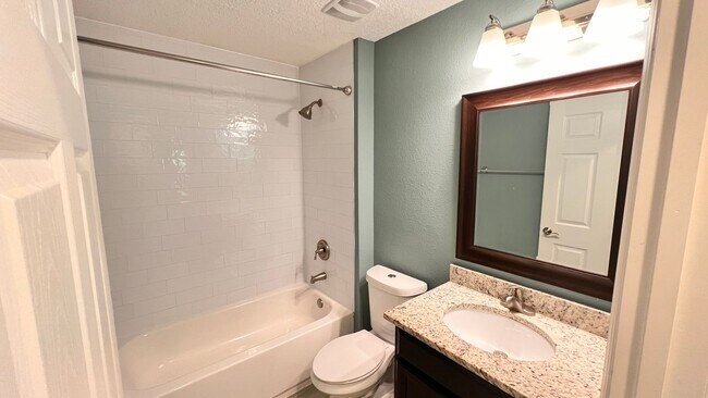 Building Photo - BEAUTIFUL 3/2 w/ office HOME in Deltona!