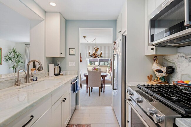 Building Photo - El Escorial Villa – East Beach Living at I...