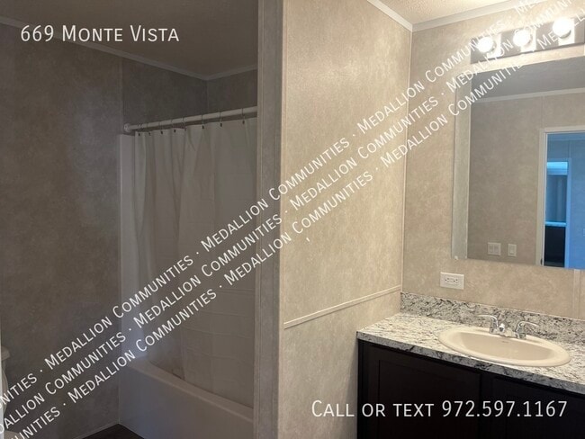 Building Photo - 669 Monte Vista Rd