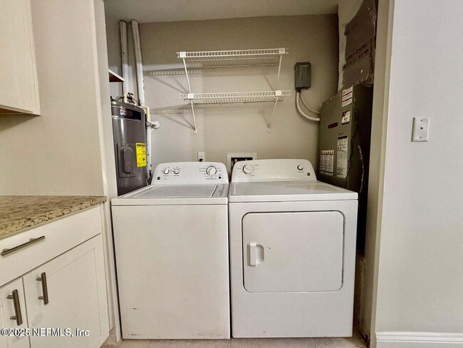 Building Photo - 3801 Crown Point Rd