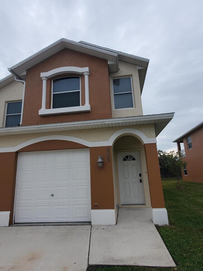 Building Photo - 1045 Venetian Dr