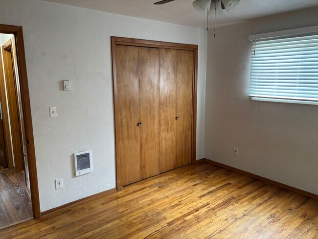 Building Photo - SD-0111