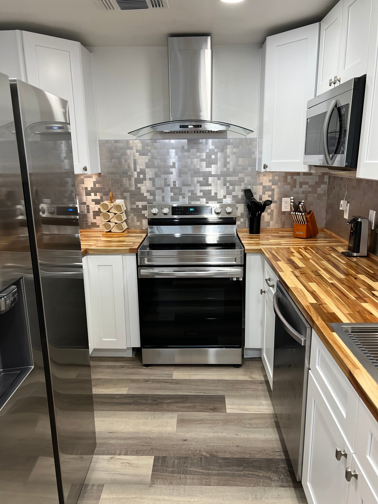 Building Photo - 2696 S Melbourne St