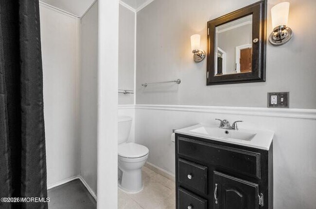 Building Photo - 615 Overton Pl