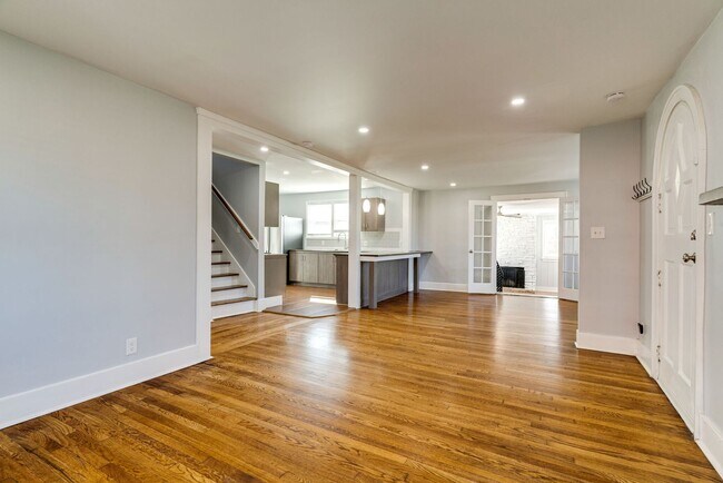 Building Photo - Spacious 4 Bed/ 3.5 Bath Home in Madison w Detached Office and Full Bath, 2 Car Garage, 1/2 acres...