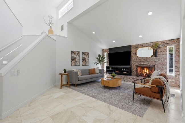Building Photo - 17903 Ridge Lake Dr