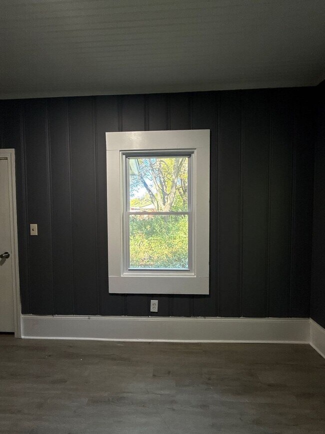 Building Photo - Fully Renovated Home in Binghampton – Section 8 Welcome!