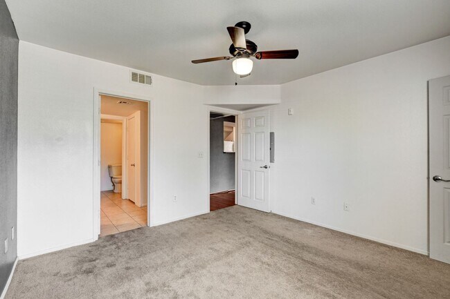 Building Photo - Adorable Southwest condo