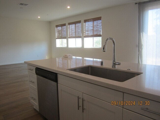 Building Photo - Luxury Single Family Home in Moreno Valley