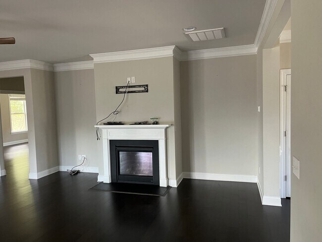 Building Photo - Must See! Beautiful 5/5 Home in Simpsonville!