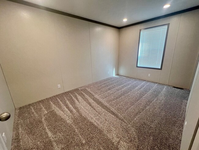 Building Photo - 300 Forrest Ave