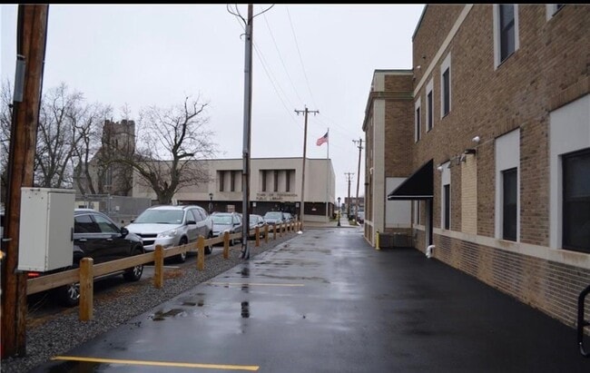 Building Photo - 173 Delaware Rd