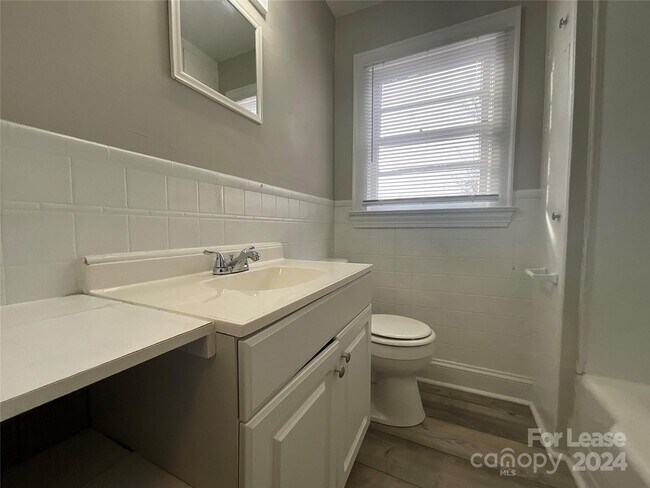 Building Photo - 1713 Younger Ave