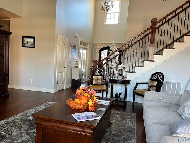 Building Photo - 123 Forest Ridge Dr