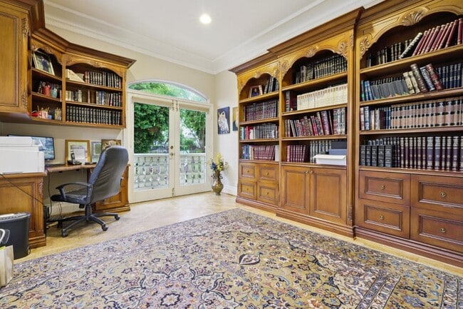 Building Photo - 5344 Leghorn Ave