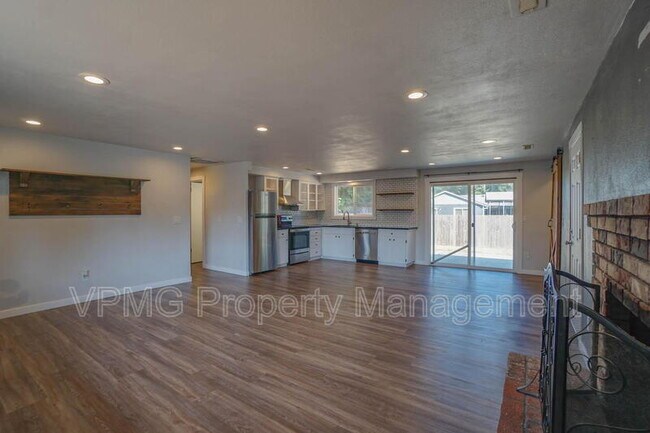 Building Photo - 3513 NE 135th Ave