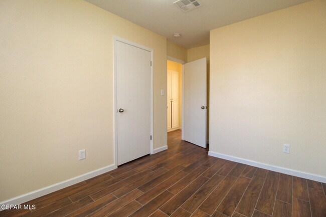 Building Photo - 1808 Dean Martin Dr