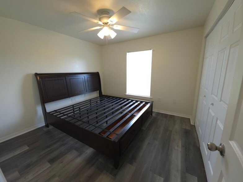 Building Photo - 901 Colonial Ave SE