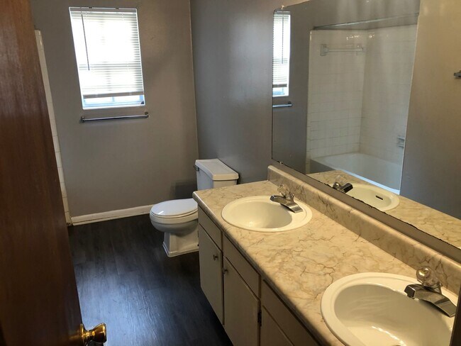 Building Photo - 2438 Ramblewood Ct