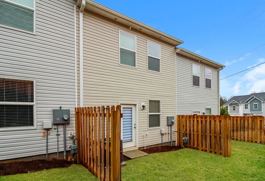 Building Photo - 102 Norse Crk Dr