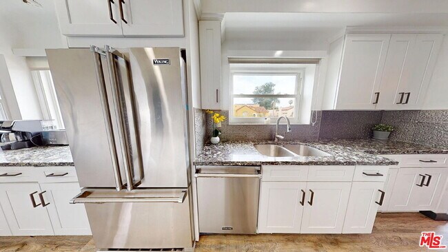 Building Photo - 3453 Floresta Ave