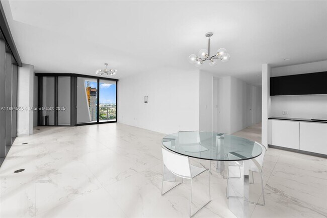 Building Photo - 1000 Biscayne Blvd