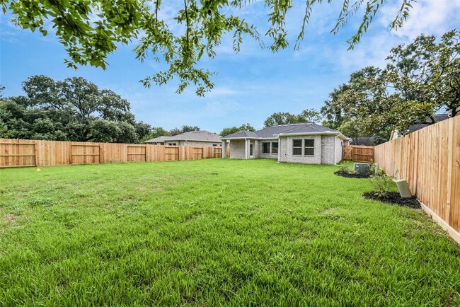 Building Photo - 11611 Moltere Dr