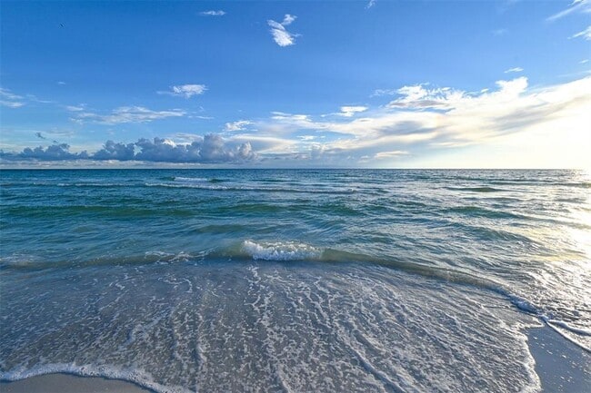 Building Photo - 575 Sanctuary Dr