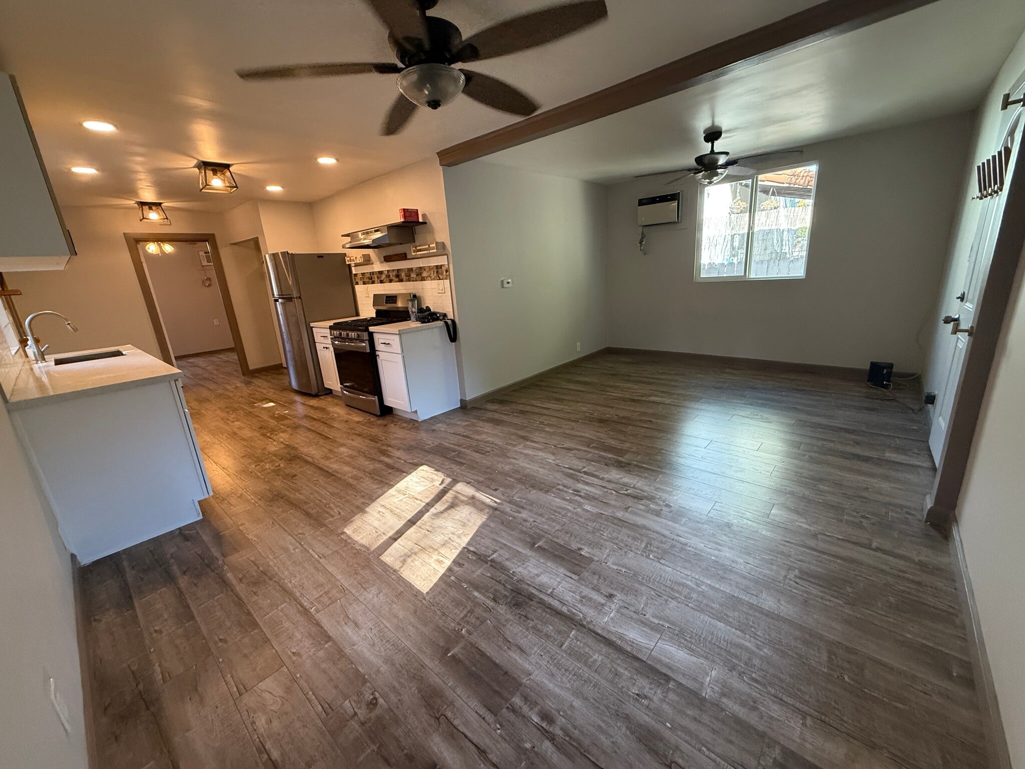 Open concept x spacious x refreshing - 2661 Newell St
