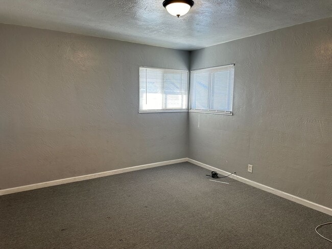 Building Photo - 3109 School St