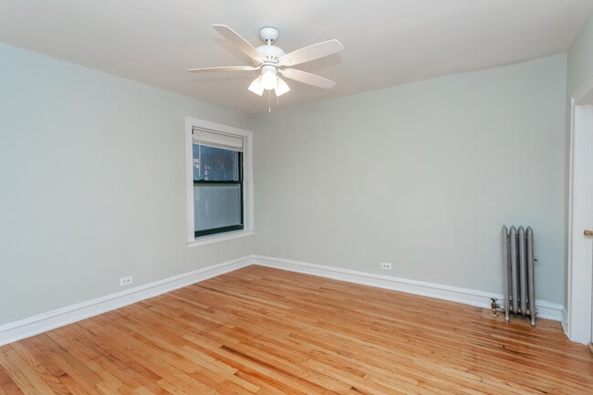 Building Photo - 6909 S Paxton Ave