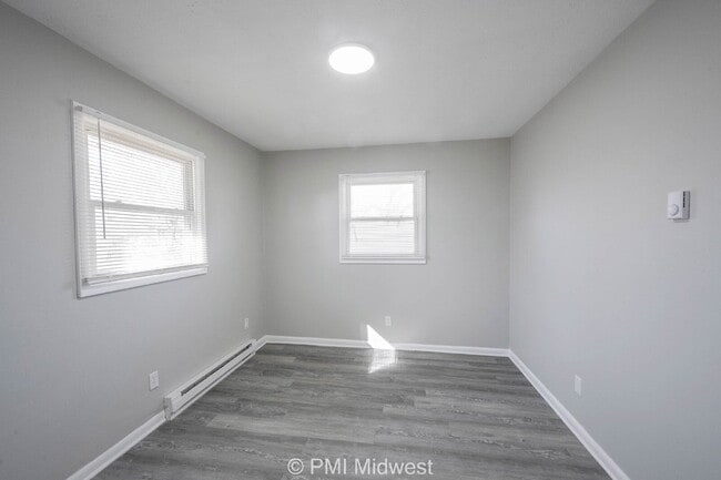 Building Photo - "Charming 2-Bedroom Apartment in Fountaintown – Cozy Living at 570 W U.S. 52!"