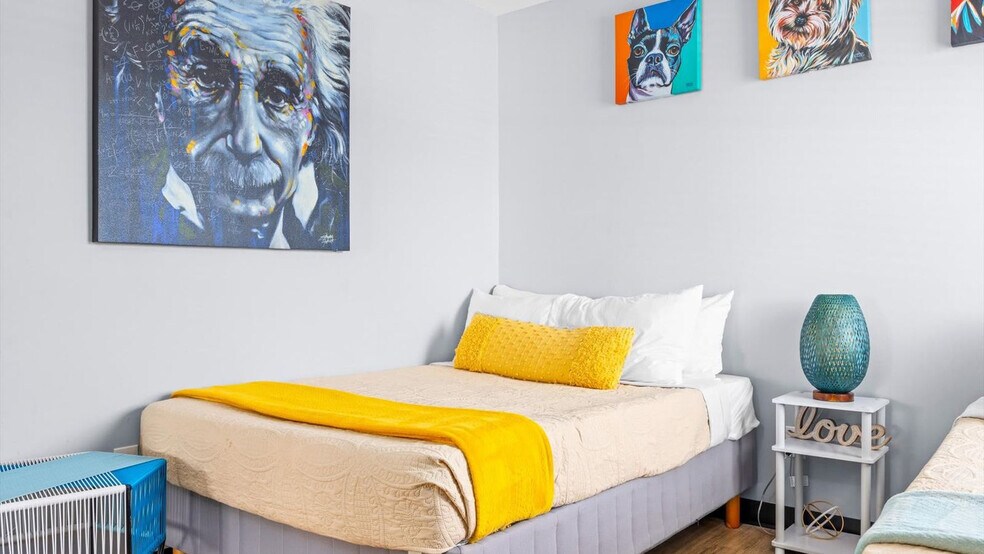 Building Photo - 714 West Ave