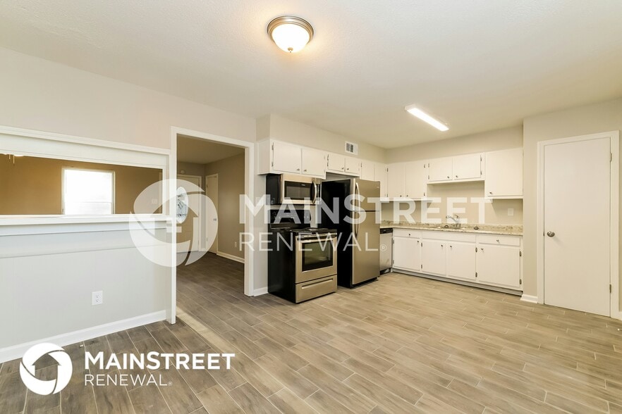 Building Photo - 2570 Hillcrest Dr